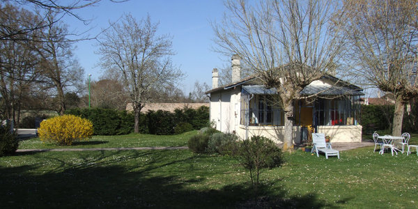 Avant : la maison d’origine, qui ne comportait que deux chambres, était devenue trop petite lorsque les enfants ont grandi.