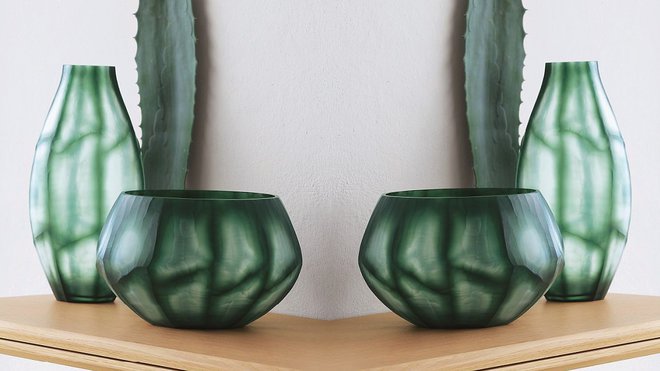 Nuancés : translucides, ils évoquent le végétal et les feuilles d’aloé véra en vue macroscopique, presque abstraite. Vases Dova, en verre, deux tailles, à partir de 119 €, AM PM. Nuancés : translucides, ils évoquent le végétal et les feuilles d’aloé véra en vue macroscopique, presque abstraite. Vases Dova, en verre, deux tailles, à partir de 119 €, AM PM.