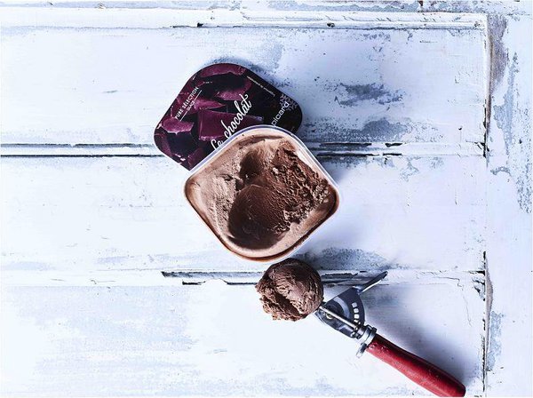 Comme pour le sorbet au cacao, c’est au Pérou que Picard a sélectionné son cacao pour cette glace au chocolat. L’assurance d’un goût parfaitement équilibré et puissant magnifié par une texture onctueuse. Le prix pour un bac de 380 gramme est de 4,50 €.