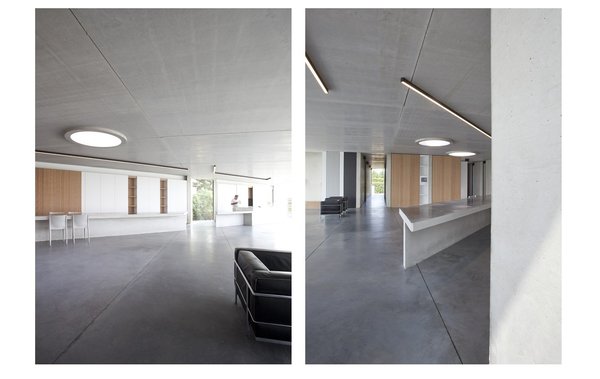 La cuisine ouverte met en valeur les dimensions triangulaires de l’espace.