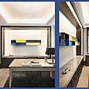 Dans le bureau à l’allure un peu sévère, la présence d’une œuvre d’art contemporain colorée apporte une touche expressive et ludique. Elle est audacieusement mise en scène dans un cadre en bois foncé. Bureau et lampe de la collection Promemoria, chaise de Christian Liaigre, placard avec poignées sur mesure, tablette en pierre naturelle. L’éclairage indirect au plafond redessine l’espace.