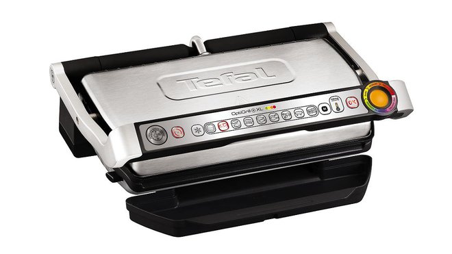 Pour ceux qui rêvent d’un barbecue compact et digne d’un professionnel, à un prix raisonnable de 249,99 €, Optigrill + XL de Tefal est idéal ! Avec, il n’y aura plus de problème de cuisson ; en effet, ses 9 programmes automatiques et sa détection du nombre et de la taille des ingrédients sur les plaques, ainsi que leur épaisseur permet un ajustement automatique de la température et du temps de cuisson. Un voyant lumineux vous informera selon la cuisson désirée pour une viande cuite comme vous l’aimez !