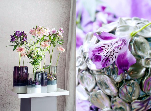 Les noms des fleurs varient selon les régions. Carl von Linné est le premier à avoir l’idée de nommer scientifiquement chaque plante, bases du système moderne de la nomenclature binominale. L’alstroemeria est nommée ainsi en hommage à celui qui l’a découverte, le naturaliste Suédois Alstroemer.