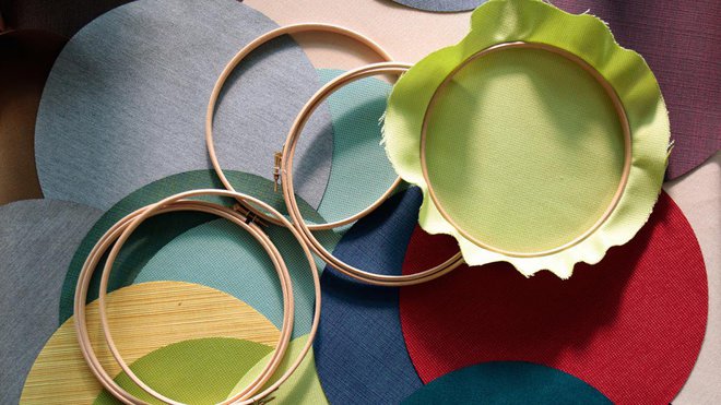 La canopée, avec ses couleurs variées et limitant les rayons lumineux, possède un côté luxuriant et étonnant ; cette mosaïque de couleurs à l’aspect feuillu foisonnant vous fera voyager dans un univers sonore et sensoriel. Canopée conçue avec des tissus Sunbrella par la designer Elise Fouin. La canopée, avec ses couleurs variées et limitant les rayons lumineux, possède un côté luxuriant et étonnant ; cette mosaïque de couleurs à l’aspect feuillu foisonnant vous fera voyager dans un univers sonore et sensoriel. Canopée conçue avec des tissus Sunbrella par la designer Elise Fouin.