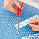 Étape 2 : Coupez les extrémités de vos accordéons en diagonale avec votre paire de ciseaux.