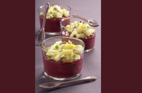 Domitille Langot et la ratte du Touquet se sont associées pour créer une recette originale pour des verrines sucrées-salées. Associant l’avocat, la betterave, la pistache, la pomme à la pomme de terre, ce plat vous surprendra et saura vous plaire avec ses mélanges originaux, plein de subtilités.