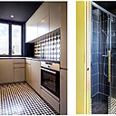 La cuisine et la salle de bains ont été aménagées dans le même style avec un carrelage en damier, un mur jaune et l’effet bicolore du noir et blanc qui dessine une composition graphique des éléments.