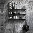 Collector, pour fêter les 10 ans de cette icône du design suédois, la marque lance une édition limitée et numérotée en conservant son identité industrielle et son système modulable prêt-à-monter. Étagère String Pocket, design Nils Strinning 1949, acier inoxydable, L.60 x P.15 x H.50 cm, 389 € String chez Fleux.