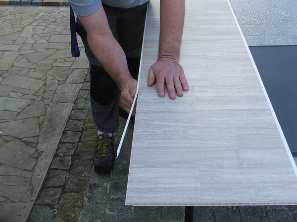 Etape 7 : préparation de la première lame. Sur la première lame, uniquement, enlevez le jonc mâle.