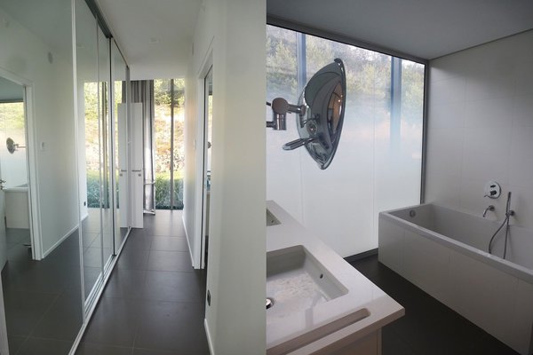 Immaculée, hormis son sol, comme les espaces de circulation, la salle de bains joue la carte de noir et blanc.