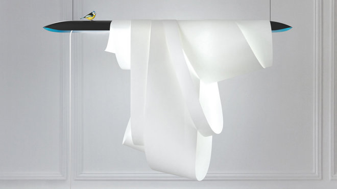 Angelin est une lampe protéiforme composée de trois rouleaux de papier superposés que l’on dispose sur un néon pour créer sa propre forme en jouant sur les jeux de lumières et de transparences. Prototype réalisé en 2009 avec la collaboration d’Angelin Peljocaj. Angelin est une lampe protéiforme composée de trois rouleaux de papier superposés que l’on dispose sur un néon pour créer sa propre forme en jouant sur les jeux de lumières et de transparences. Prototype réalisé en 2009 avec la collaboration d’Angelin Peljocaj.