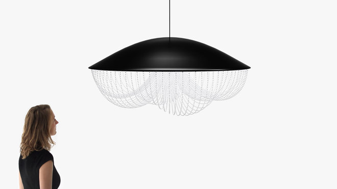 Lustre du futur, Portobello, est composé d’une structure métallique épurée et constellée de perles qui diffusent la lumière. Prototype réalisé en 2014. Lustre du futur, Portobello, est composé d’une structure métallique épurée et constellée de perles qui diffusent la lumière. Prototype réalisé en 2014.