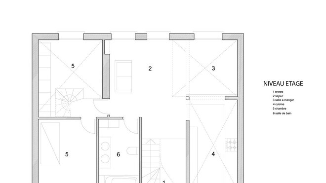 Plan avant travaux étage principal: l’appartement déjà partiellement décloisonné offre une surface de 70 m²  + combles. Il est habité par un couple et leurs deux filles de 3 et 5 ans.