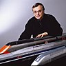 Roger Tallon et les maquettes du TGV 001, TGV Duplex, TGV Atlantique.