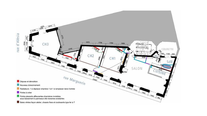 Après la restructuration de l’appartement par l’architecte Mélanie Lallemand Flucher: un couloir qui isole les chambres, des placards démolis et un nouveau cloisonnement.