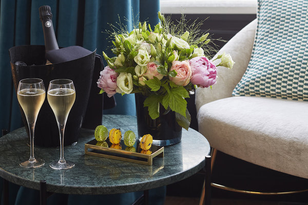 La recherche de combinaisons de couleurs audacieuses est présente jusque dans les détails.