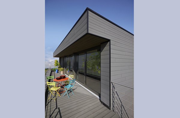 Les cornière métalliques ajoutent au côté rectiligne de cette façade contemporaine.