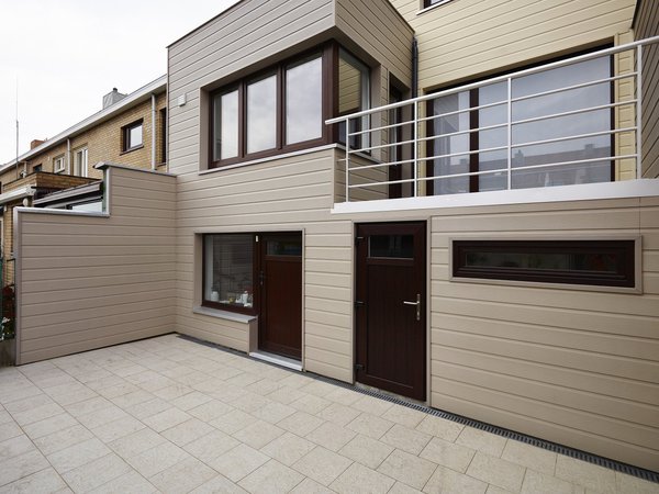 Le fabriquant Deceuninck propose une large gamme de bardages en Composite ou en PVC.