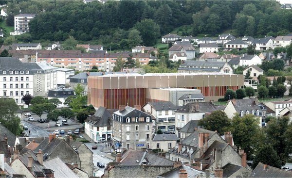 Le bâtiment forme une croix, en hommage à l’architecte Robert Danis qui avait construit l’ancien bâtiment, en 1969, à l’emplacement de l’ancien couvent des Récollets d’Aubusson, fondé par la famille des seigneurs d’Aubusson.