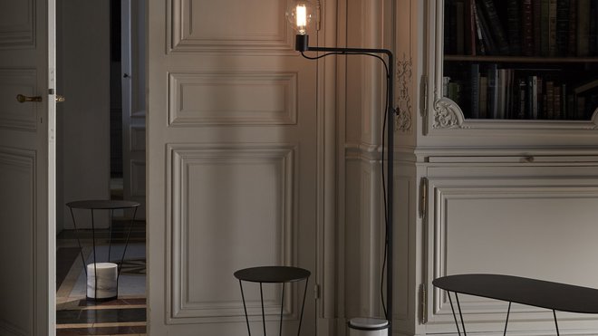 Les lignes intemporelles et sobres des créations Radar révèlent sous leur minimalisme leur fonctionnalité. Lampes, lustres, appliques, bout de canapé, tables basses et articles d'ameublement améliorent l’espace et la vie au quotidien. De gauche à droite, table Lest, existe en deux tailles, lampadaire Lest, à hauteur réglable et table basse Lest. XL. Bases en marbre massif et structures en métal laqué noir mat. Les lignes intemporelles et sobres des créations Radar révèlent sous leur minimalisme leur fonctionnalité. Lampes, lustres, appliques, bout de canapé, tables basses et articles d'ameublement améliorent l’espace et la vie au quotidien. De gauche à droite, table Lest, existe en deux tailles, lampadaire Lest, à hauteur réglable et table basse Lest. XL. Bases en marbre massif et structures en métal laqué noir mat.