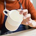 Tasse en porcelaine, création Ismaël Carré.