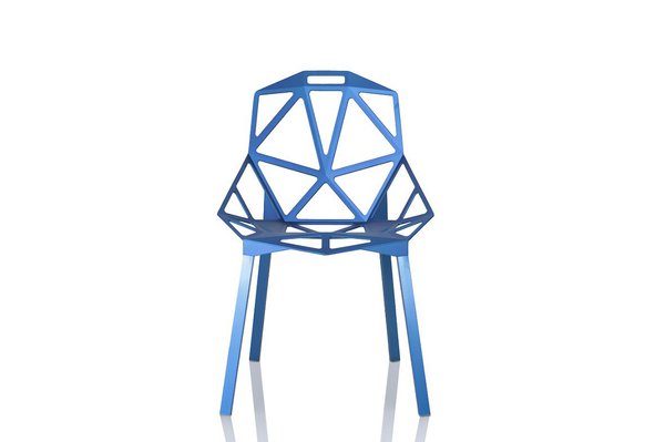 Chair One, chaise en aluminium traité au titane fluoré avec verni polyester. L 55 x P 59 x H 45/82 cm. Création Konstantin Grcic pour Magis en 2016. Prix : 269 €.