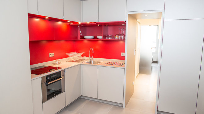 La cuisine a été réalisée sur mesure par un menuisier d'après les dessins de Flora Auvray.