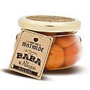 Imbibé de rhum le baba se déguste avec de la crème chantilly, des fruits frais comme l'ananas en hiver ou les fraises en été. Imbibé de rhum le baba se déguste avec de la crème chantilly, des fruits frais comme l'ananas en hiver ou les fraises en été.