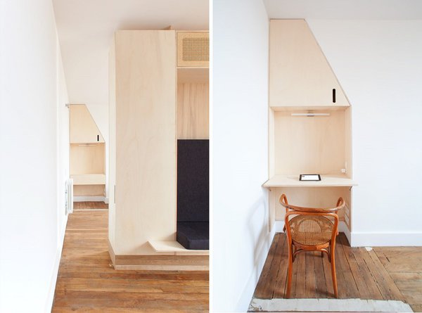 La communication entre la pièce à vivre et la chambre s’effectue par un espace libre. Un bureau a été aménagé dans un renfoncement de la chambre.