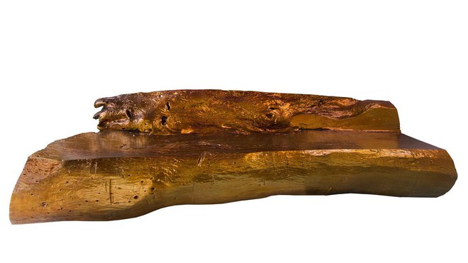 Banc Static Flow fabriqué à partir d’un tronc taillé à la tronçonneuse et recouvert d’une métallisation au cuivre. Création Lionel Jadot. Banc Static Flow fabriqué à partir d’un tronc taillé à la tronçonneuse et recouvert d’une métallisation au cuivre. Création Lionel Jadot.