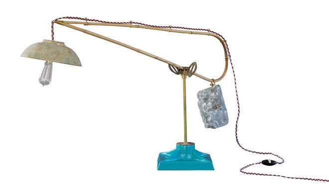 Lampe de table Bamboo Edge composée une dameuse de pavés en fonte du début XXème siècle. Montage en laiton avec boucle de ceinture du Mali, bambou cintré, bol japonais tibétain, gouttes en pierre et chutes de carrière qui servent de contrepoids... Petite série fabriquée pour cette création signée Lionel Jadot. Lampe de table Bamboo Edge composée une dameuse de pavés en fonte du début XXème siècle. Montage en laiton avec boucle de ceinture du Mali, bambou cintré, bol japonais tibétain, gouttes en pierre et chutes de carrière qui servent de contrepoids... Petite série fabriquée pour cette création signée Lionel Jadot.