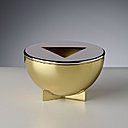 Cendrier MB24 en laiton et laiton nickelé. Création Marianne Brandt en 1924, rééditée par Tecnolumen chez Arteum. Cendrier MB24 en laiton et laiton nickelé. Création Marianne Brandt en 1924, rééditée par Tecnolumen chez Arteum.