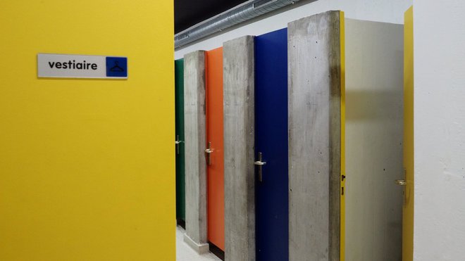 La piscine, intégrée au plan initial, d’après le plan général d’urbanisme défini par Le Corbusier, a été restaurée entre 2006 et 2008. Elle est inscrite à l’Inventaire supplémentaire des Monuments Historiques depuis 2005.