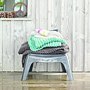 Echarpes, snood, couvertures vous attendent au fil des pages.