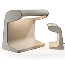 La Borne Béton  a été conçue par le Corbusier ; elle existe en deux formats.