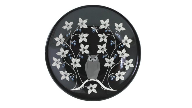 Art naïf. L’artiste a travaillé à partir du livre éponyme Le Secret et offre un joyeux service en faience pour les enfants. Assiette, collection Secret, création Emilie Vast, 112 € les 4 assiettes dépareillées, Gien. Art naïf. L’artiste a travaillé à partir du livre éponyme Le Secret et offre un joyeux service en faience pour les enfants. Assiette, collection Secret, création Emilie Vast, 112 € les 4 assiettes dépareillées, Gien.