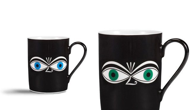 Clin d’œil. Furieusement modernes et graphiques, ils ont été créés par l’architecte d’intérieur et designer textile, en 1971, qui savait imaginer un décor dans ses moindres détails. Mug Eyes, création Alexander Girard, 17 €, Vitra. Clin d’œil. Furieusement modernes et graphiques, ils ont été créés par l’architecte d’intérieur et designer textile, en 1971, qui savait imaginer un décor dans ses moindres détails. Mug Eyes, création Alexander Girard, 17 €, Vitra.