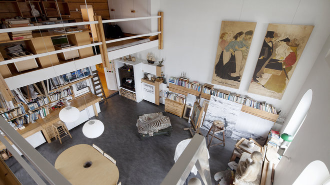 Depuis la mezzanine, on découvre la pièce principale, et des affiches, témoignages du séjour en France de Tove Jansson. Depuis la mezzanine, on découvre la pièce principale, et des affiches, témoignages du séjour en France de Tove Jansson.