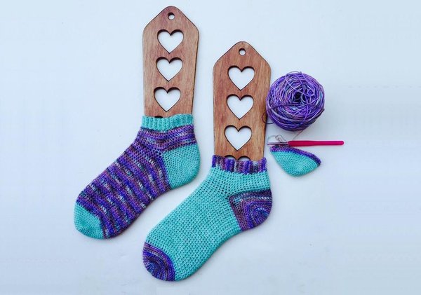Les chaussettes témoins de Cécile Balladino donnent immédiatement envie de s'y mettre ! A vos crochets...