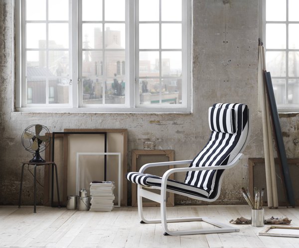 Artistique. Fauteuil Poäng, housse 100% coton, imprimée Stenli noir et blanc, 149 €