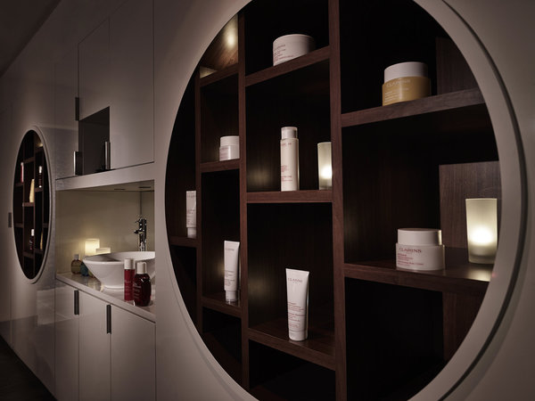 Un aperçu de la belle gamme des produits Clarins.