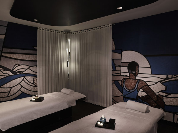 Une autre cabine avec l’Eau Ressourçante comme star.