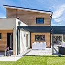 L'orientation fait partie des critères essentiels pour qu'une maison à énergie positive ait une bonne exposition favorable aux économies d'énergie.