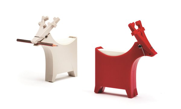 Ludiques. Sur le bureau, le cerf pince devient un objet perso, indispensable pour ne pas perdre ses notes. En rouge ou en blanc, accessoire de bureau, 13 €, Lollil.