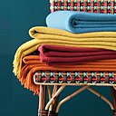 Enveloppants. Des plaids tout doux pour se lover, du gris neutre aux couleurs les plus vives, à vous de choisir ! Plaids en couleur Cuba 100% laine vierge mérinos, 159 €. Plaid gris Katmandou 100% laine vierge mérinos, 169 €. Les deux, Blanc des Vosges, Camif.