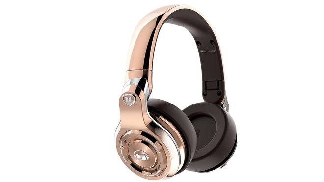 Immersion totale. Avec une technologie aptX®, qui permet de retranscrire une qualité sonore proche de celle d’un CD, trois modes d’écoute (filaire, Bluetooth et USB numérique), il a de plus une grande autonomie de 24 heures. Casque Elements Circum-Aural, 346 €, Monster.