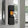 Sobre et efficace, toute la fonctionnalité du design danois est résumée dans ce poêle à bois en colonne, pour le fabricant danois Pejsen.
