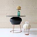 Mini Lee, table d’appoint et lampe en cuivre, verre, plastique ABS et Corian ®. Création Studio Hanna Krüger, 2014.