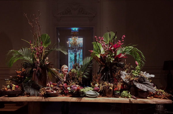 Scénographie florale pour la soirée d’après défilé du couturier Valentino.