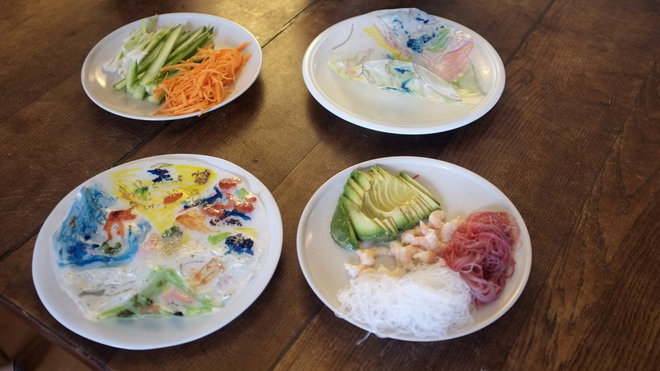 Créé à la suite de l’exposition de Marc Chagall à La Philharmonique de Paris, rouleau de Chagall, une interprétation culinaire d’une des œuvres présentées, le plafond de l’Opéra Garnier. Création Mordu.